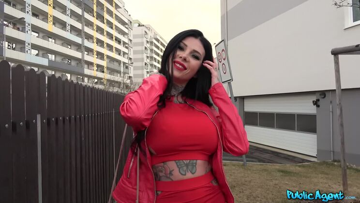Big Tits and tattoos fucked outside