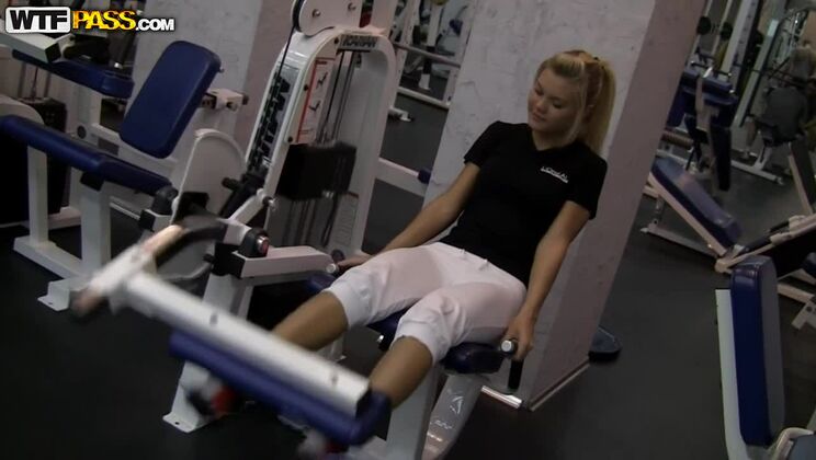 Hot amateur girlfriend blowjob in a gym