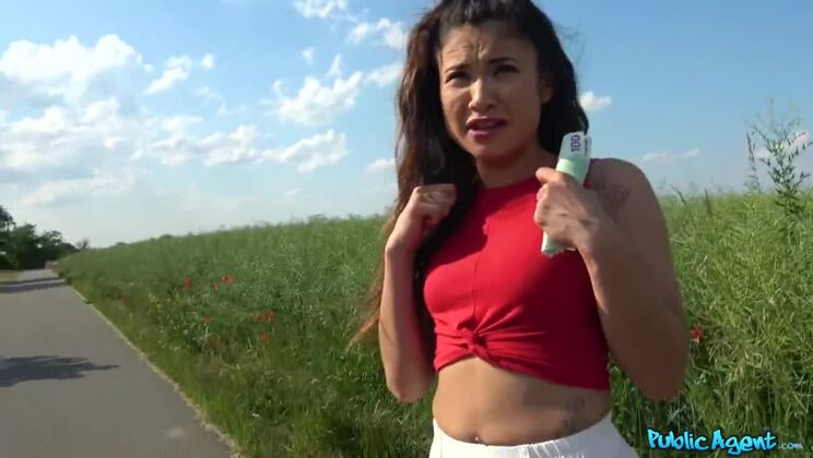 Sexy Spanish fuck in field for cash