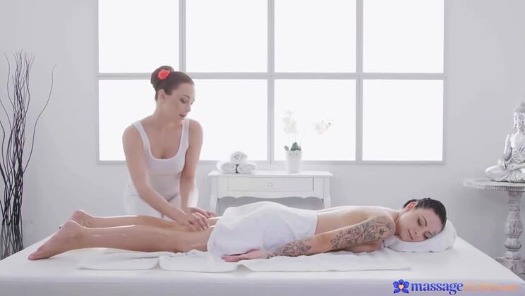 Aria Star & Sydney Luv: 69 Lesbian Facesitting Massage with Oil