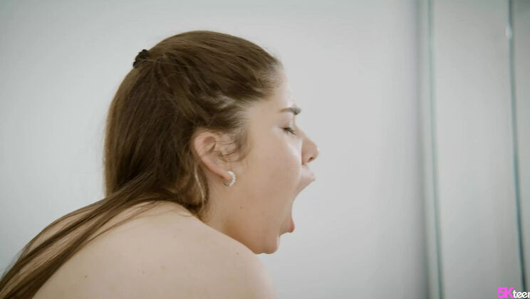 Curvy Chloe Lapiedra Takes a Huge Cumshot in Wild Hardcore Scene