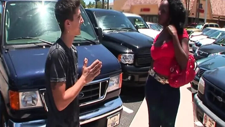 Kelly Starr & Kelly Star Slam Jam Threesome Blowjob in Parking Lot - Big Ass Brunette Takes It Hard