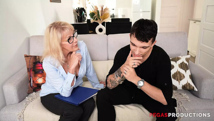 Fit Cougar Bianca Jaguar Gets Deep Fucked Hard - Big Tits, Blowjob & Cumshot