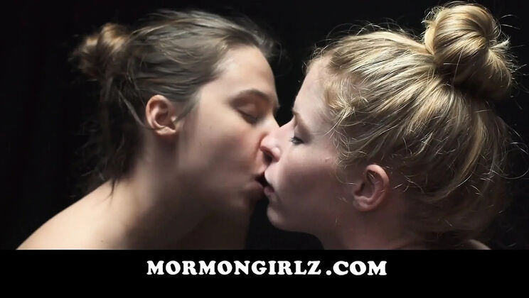 Lesbian Teens Elektra Rose and Bethanie Skye Hot Pussy Eating and Rubbing Massage