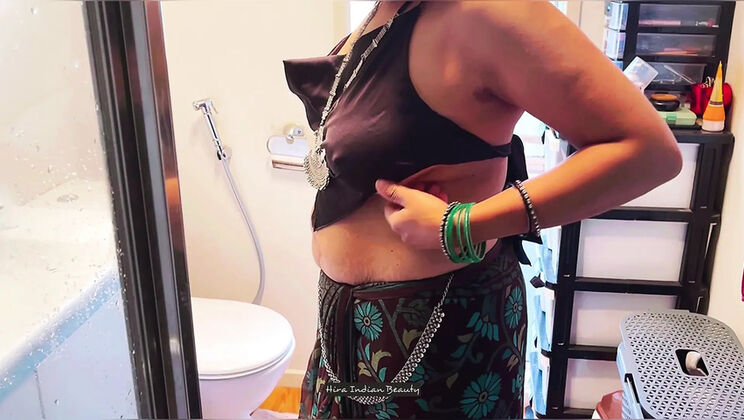 Desi Indian Wife in Saree Cosplay - Big Natural Tits, Hot Kissing & Moaning Sex